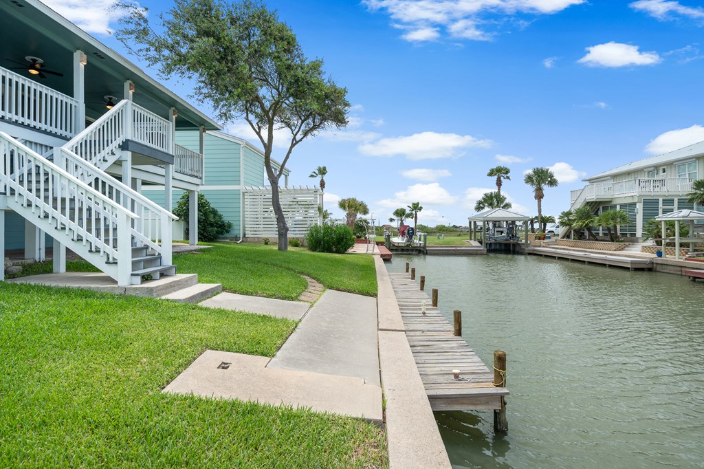 18 Front St, ROCKPORT, TX 78382 Photo