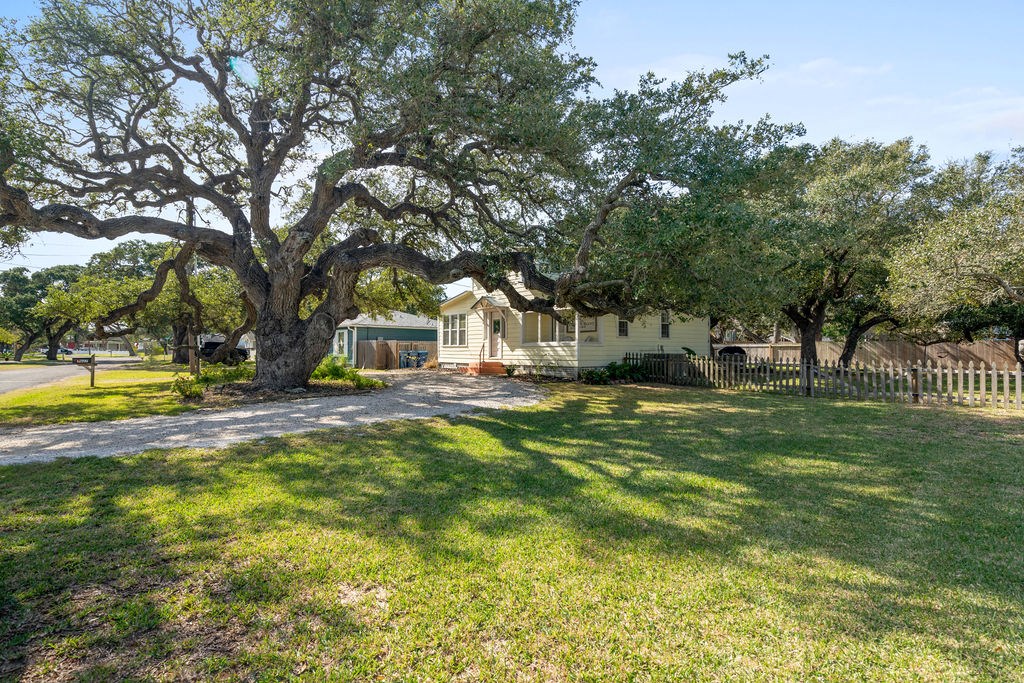 1027 N Austin, ROCKPORT, TX 78382 Photo