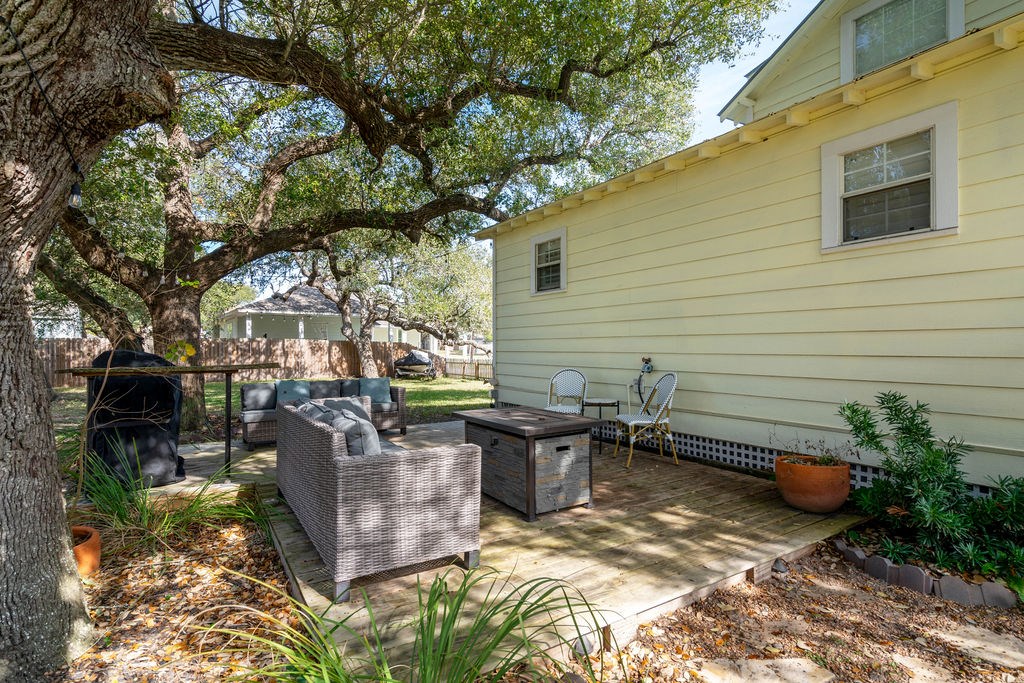 1027 N Austin, ROCKPORT, TX 78382 Photo