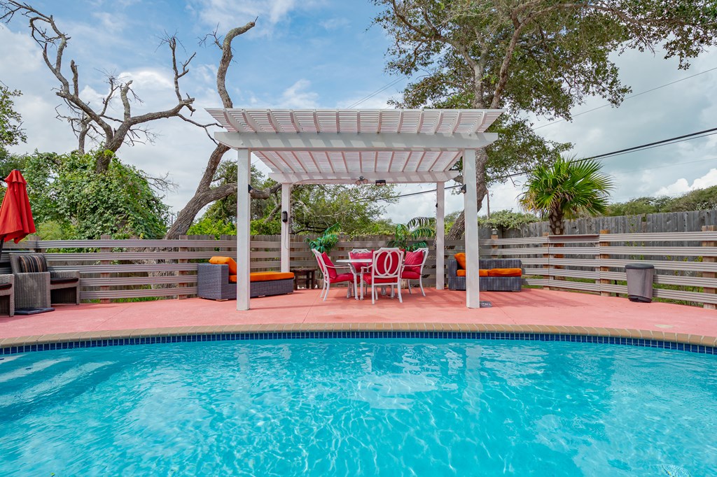 21 Bahamas, ROCKPORT, TX 78382 Photo