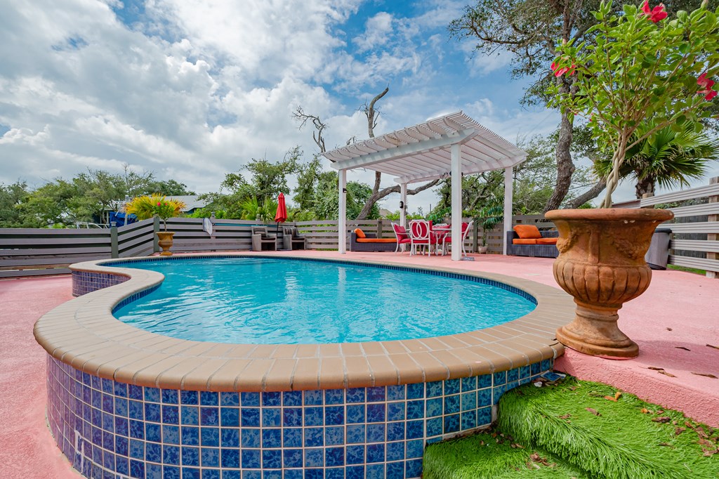 21 Bahamas, ROCKPORT, TX 78382 Photo